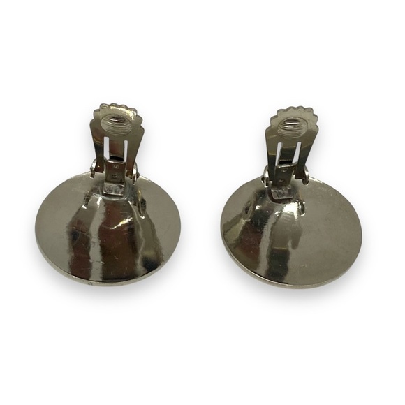 Vintage Silver Tone Swirl Etched Design Circle Clip-on Earrings - Picture 3 of 4